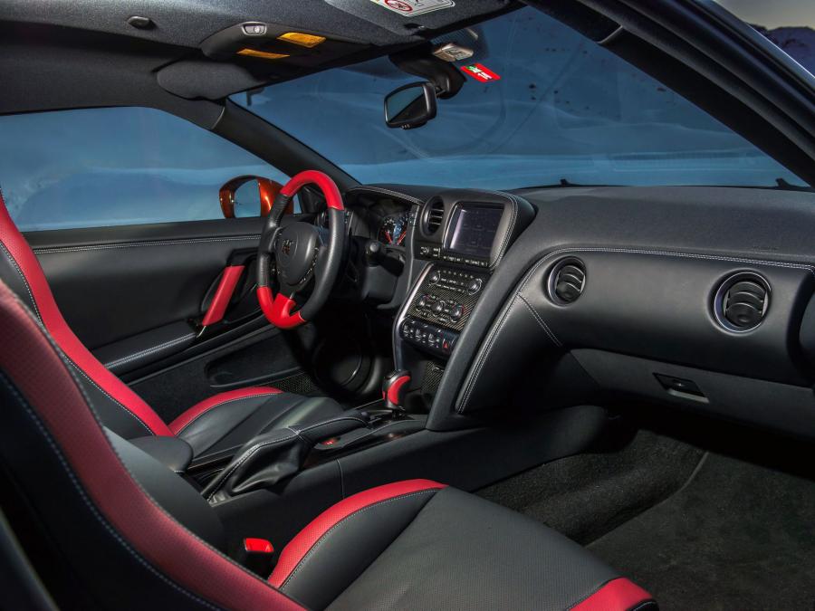  Nissan GT-R 2014 года  (фото 29 из 80)